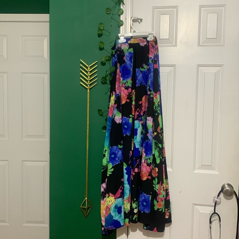 Cupio Floor/ankle length floral skirt